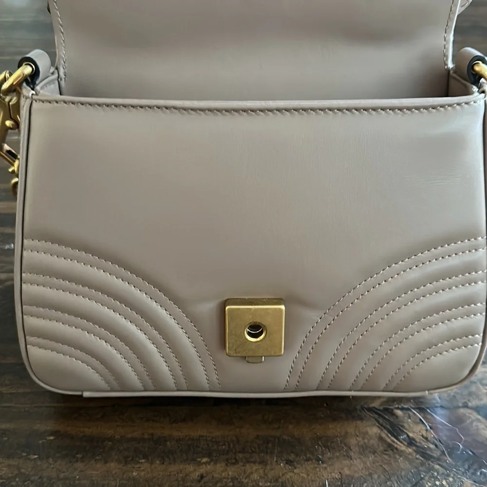 Authentic Gucci handbag. Slightly used in mint condition - Picture 4 of 5